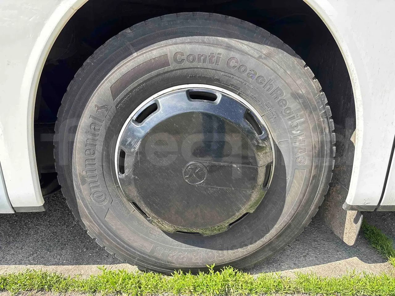 Setra S415 S415 - EUR6 - rear left tire photo