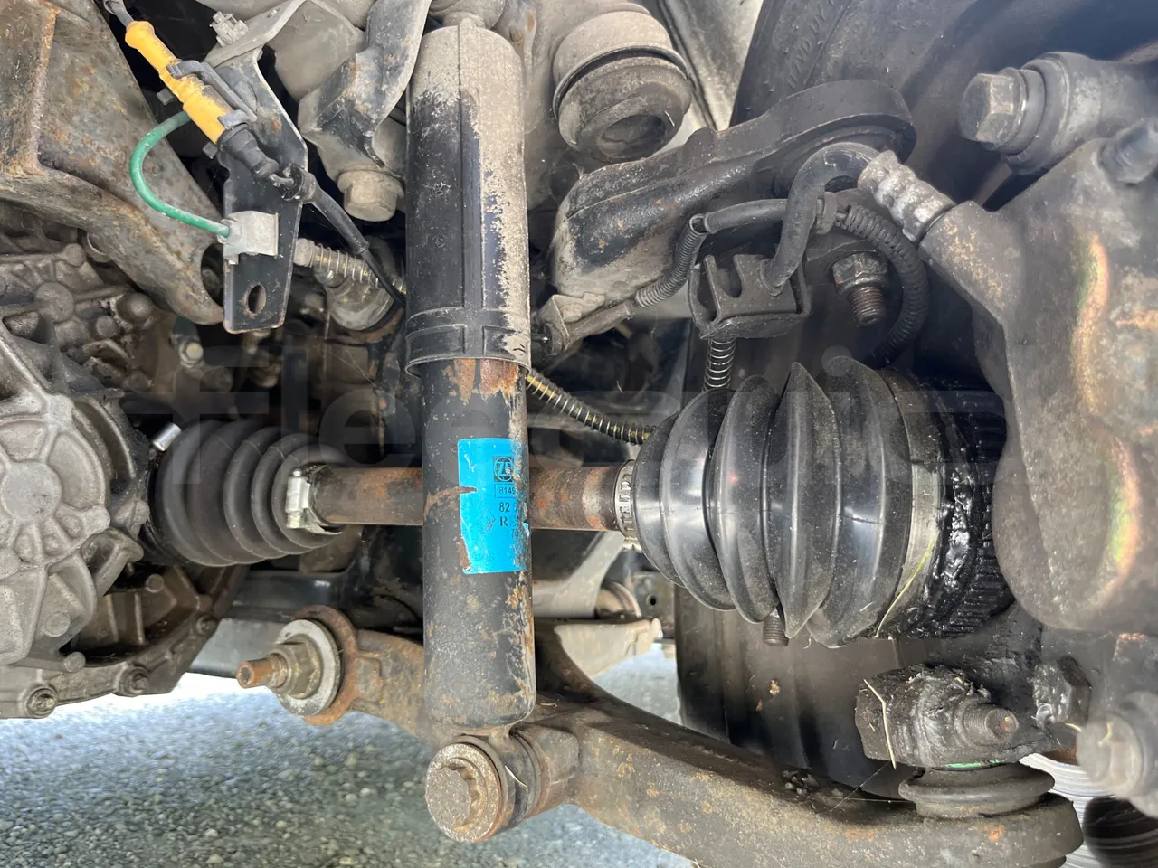 Renault Master NDDYL6 - EUR4 - 107kW - 5,899m - front shock absorbers left