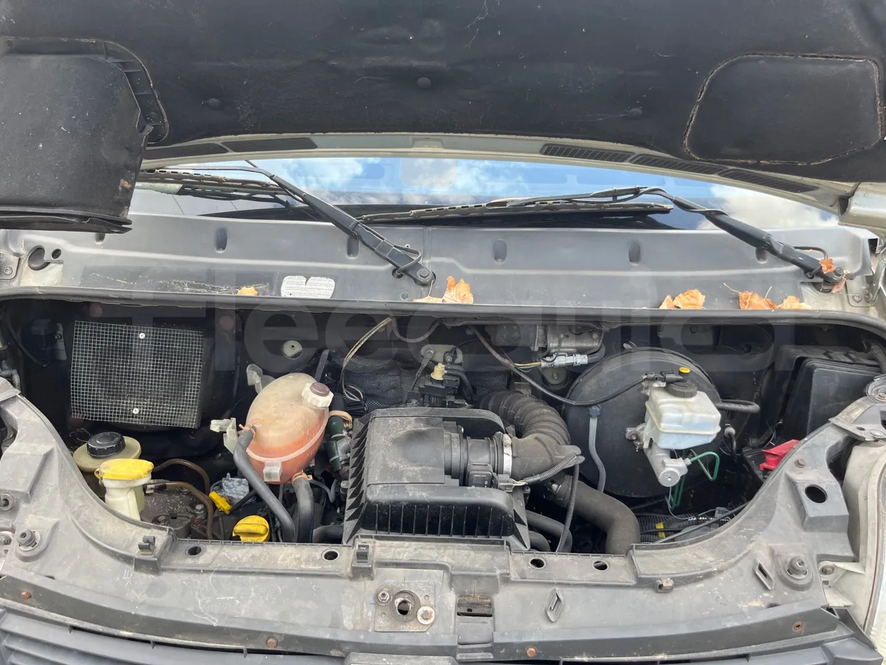 Renault Master NDDYL6 - EUR4 - 107kW - 5,899m - rear hatch open (mandatory for bus to scrap)