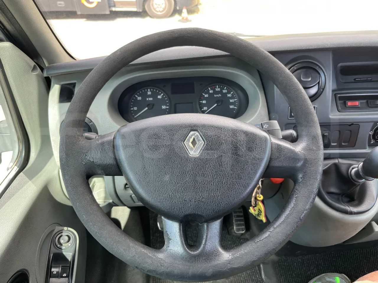 Renault Master NDDYL6 - EUR4 - 107kW - 5,899m - steering wheel photo