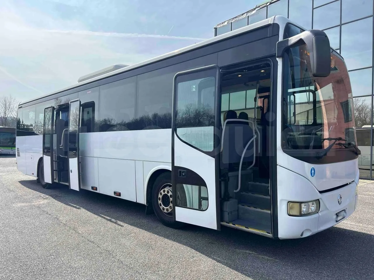 Irisbus Arway SFR160 - Euro5 - 280kW - 11.990mt - 3/4 right front doors open