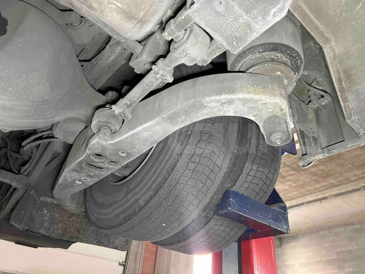 Irisbus Arway SFR160 - Euro5 - 280kW - 11.990mt - axel 3  discs right