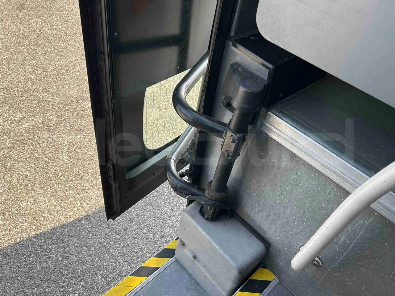Irisbus Arway SFR160 - Euro5 - 280kW - 11.990mt - door mechanism photo