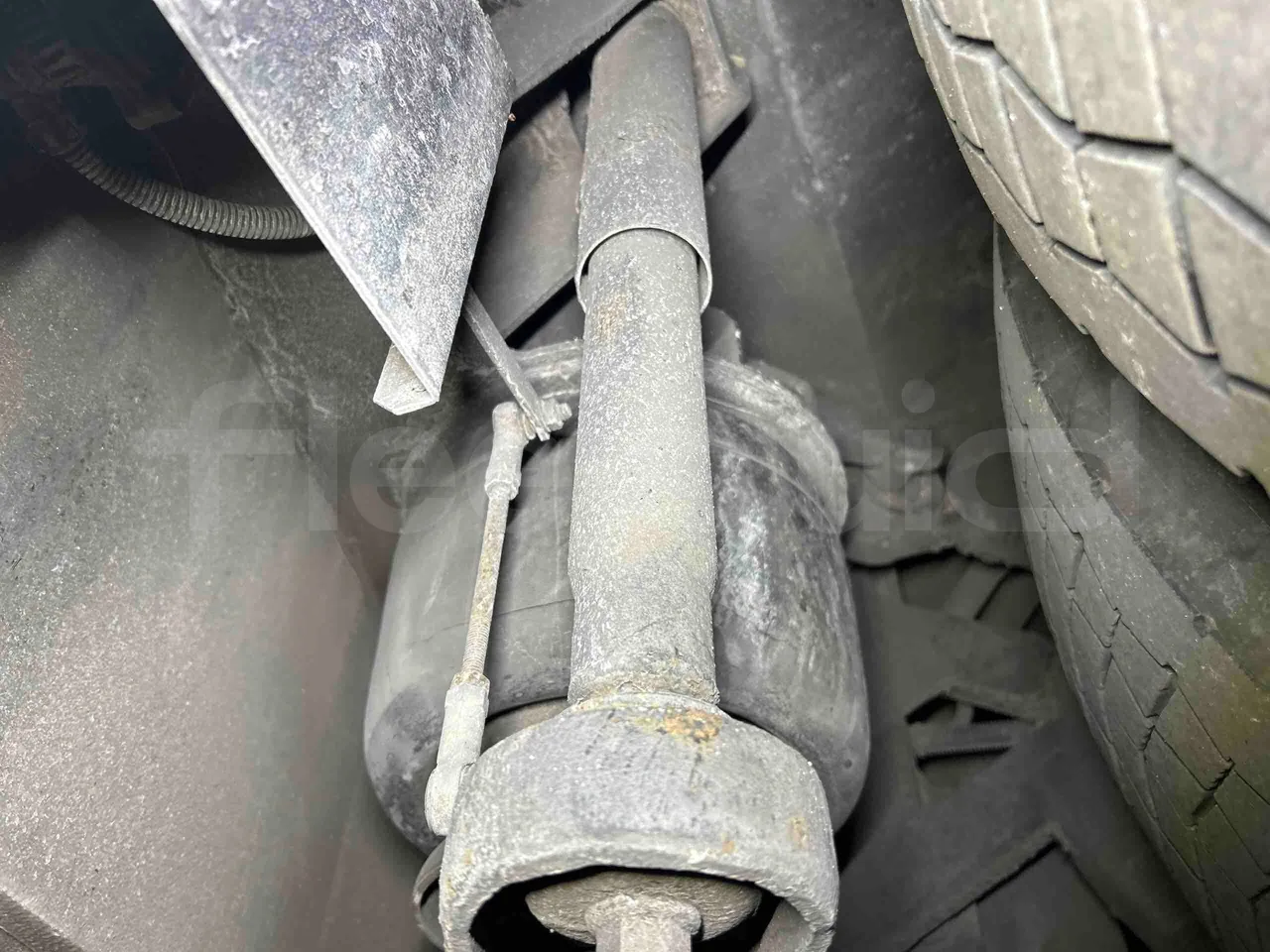 Irisbus Arway SFR160 - Euro5 - 280kW - 11.990mt - axle 2 shock absorbers 1 left