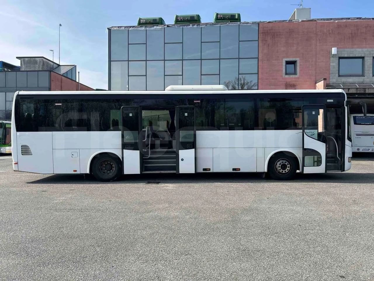 Irisbus Arway SFR160 - Euro5 - 280kW - 11.990mt - right side doors open