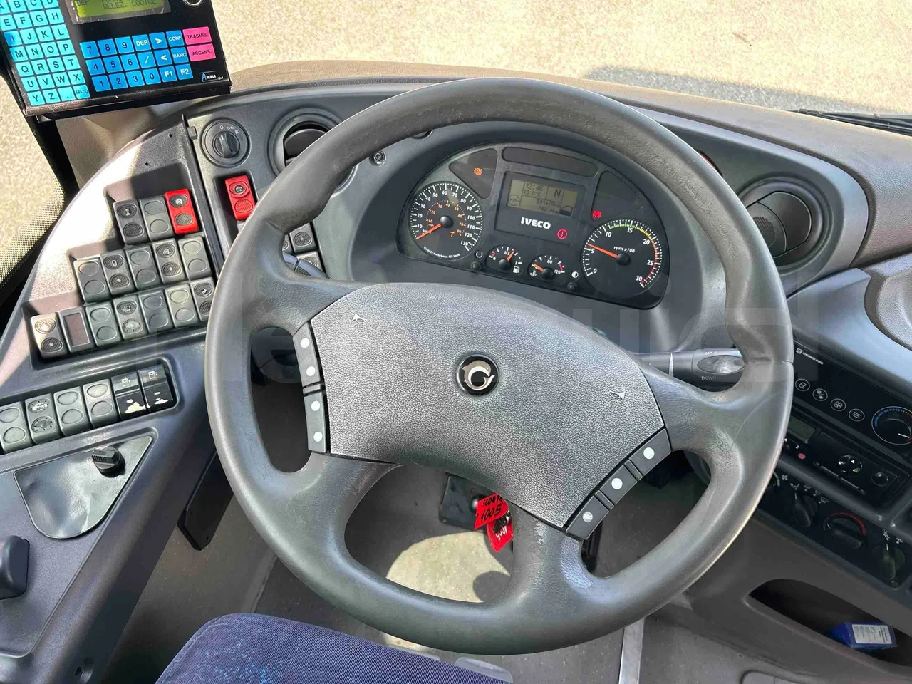 Irisbus Arway SFR160 - Euro5 - 280kW - 11.990mt - steering wheel photo