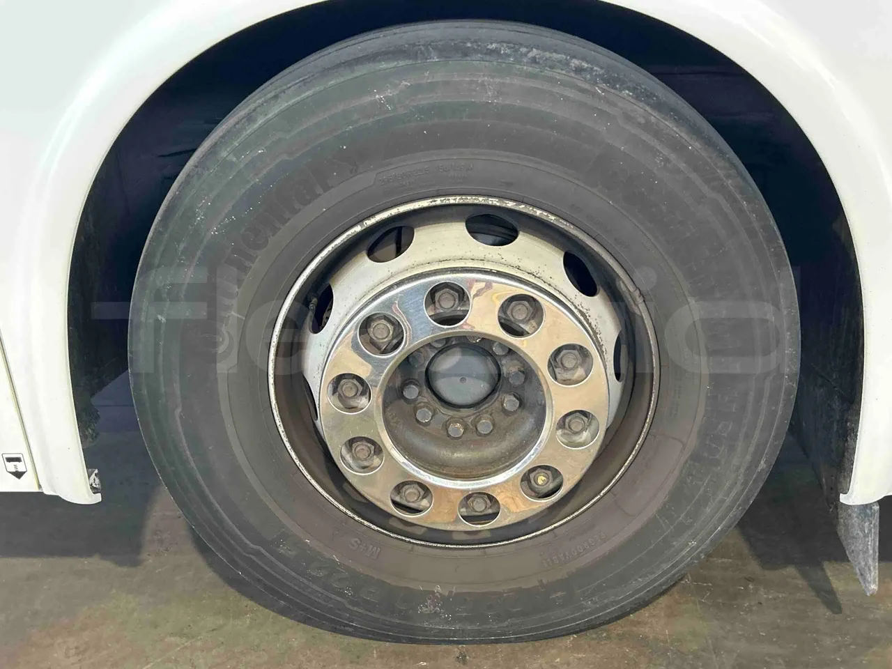 Irisbus Arway SFR160 - Euro5 - 280kW - 11.990mt - front left tire measurements