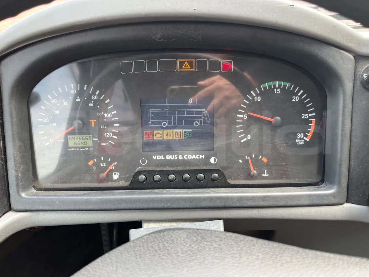 Bova B V Futura FHD FHD - Euro5 - 266kW -10.455mt - dashboard lights on