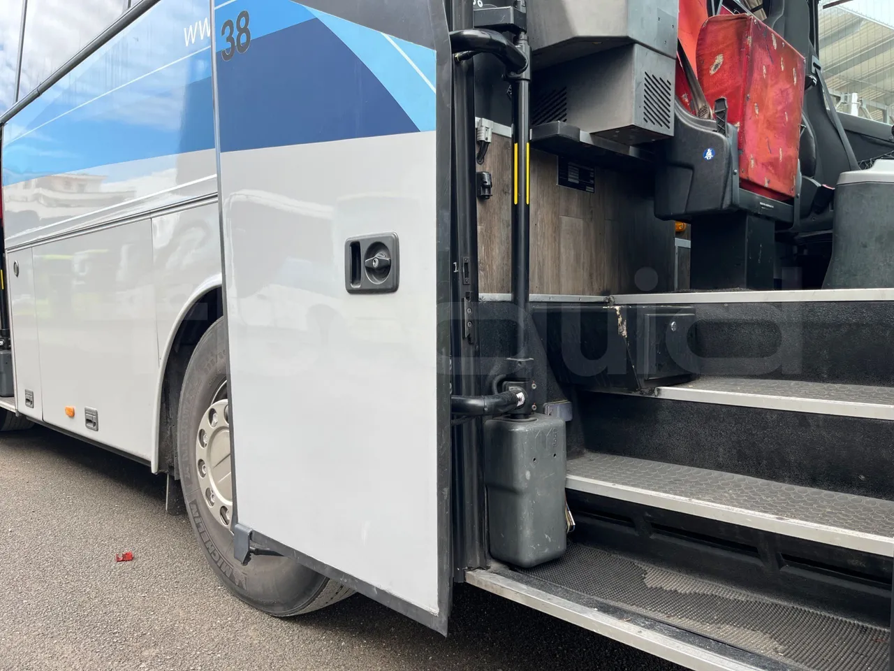 Bova B V Futura FHD FHD - Euro5 - 266kW -10.455mt - door mechanism photo