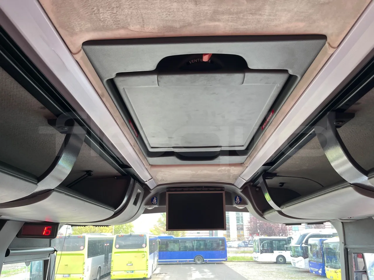 Bova B V Futura FHD FHD - Euro5 - 266kW -10.455mt - roof hatch 2