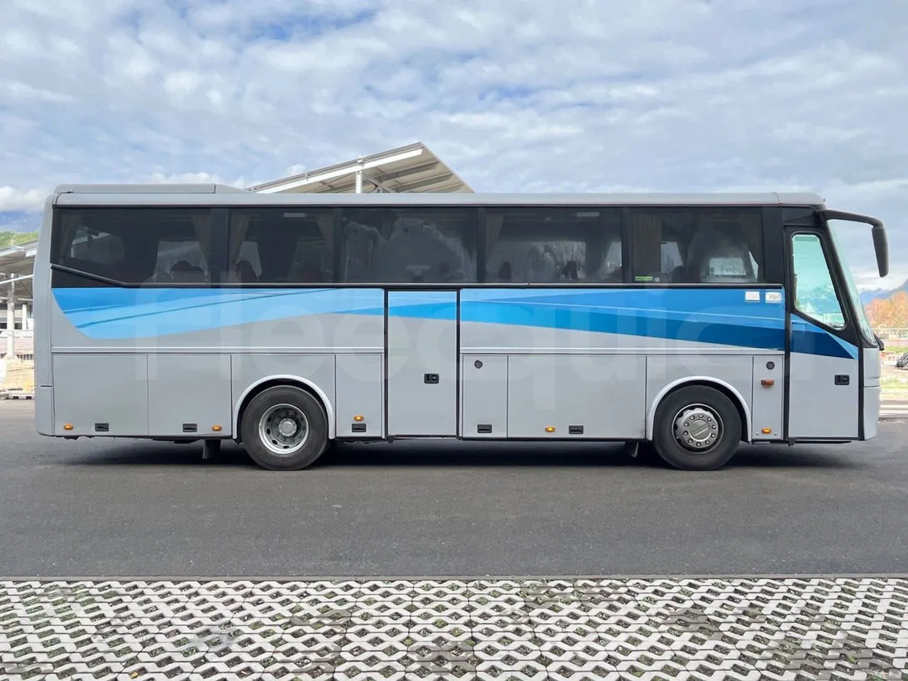 Bova B V Futura FHD FHD - Euro5 - 266kW -10.455mt - right side doors closed