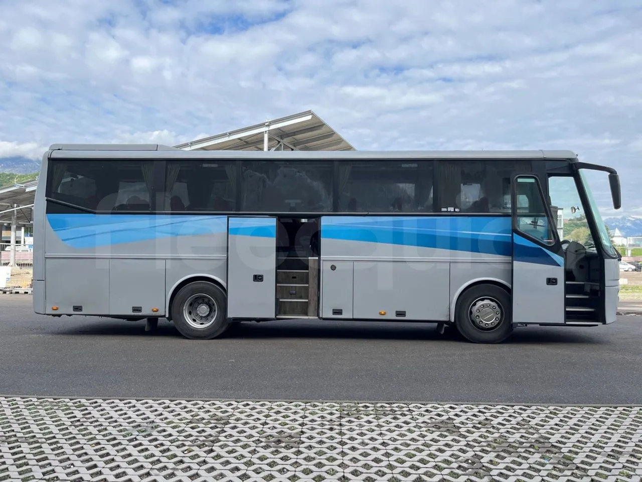 Bova B V Futura FHD FHD - Euro5 - 266kW -10.455mt - right side doors open