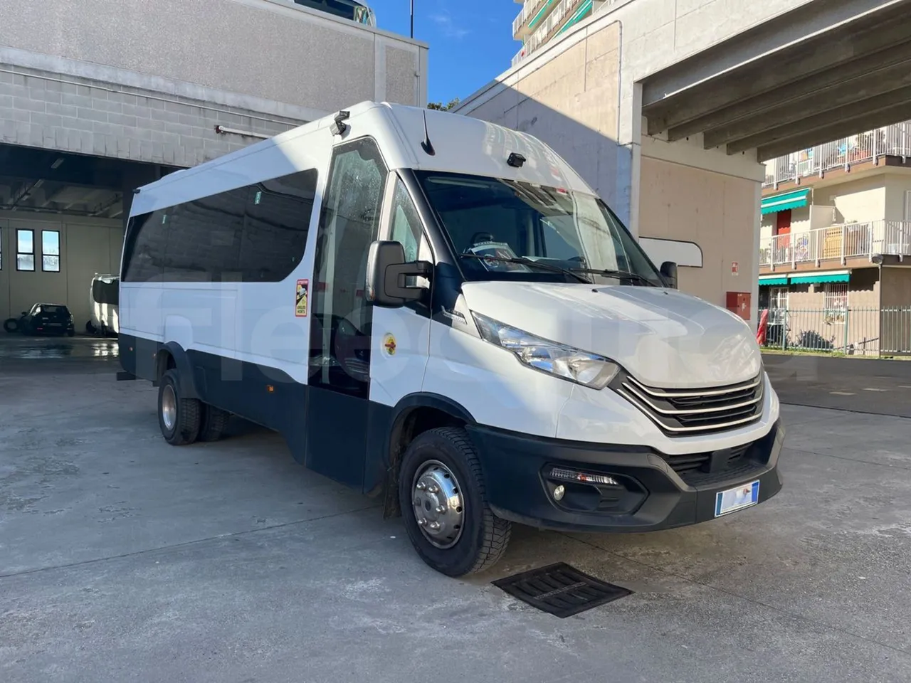 Iveco Daily   A65C18 - Euro6 - 129kW - 7.686mt - 3/4 front right doors