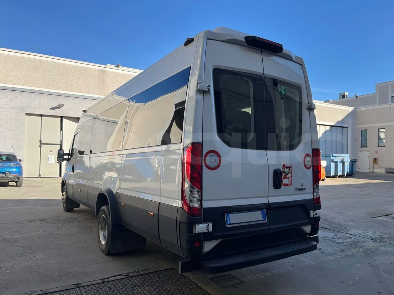 Iveco Daily   A65C18 - Euro6 - 129kW - 7.686mt - 3/4 left rear side