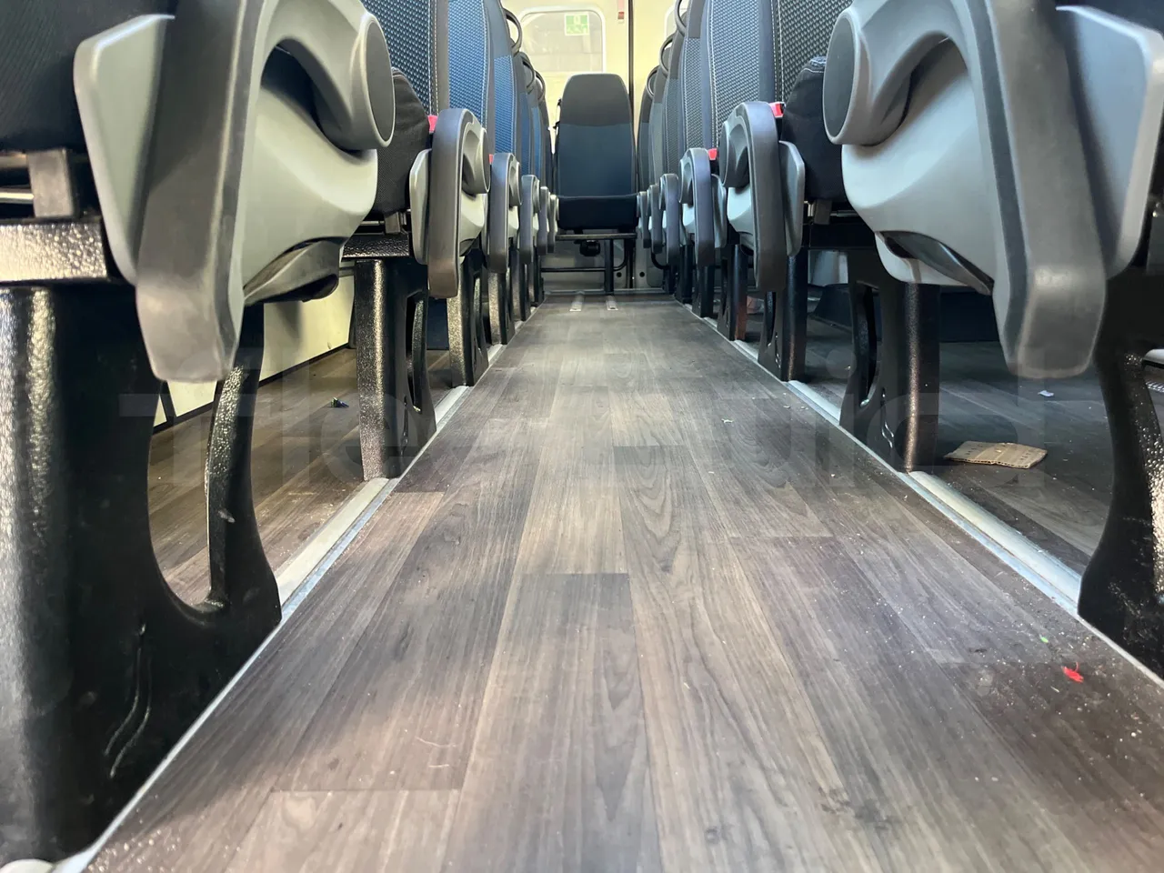 Iveco Daily   A65C18 - Euro6 - 129kW - 7.686mt - seat brackets photo