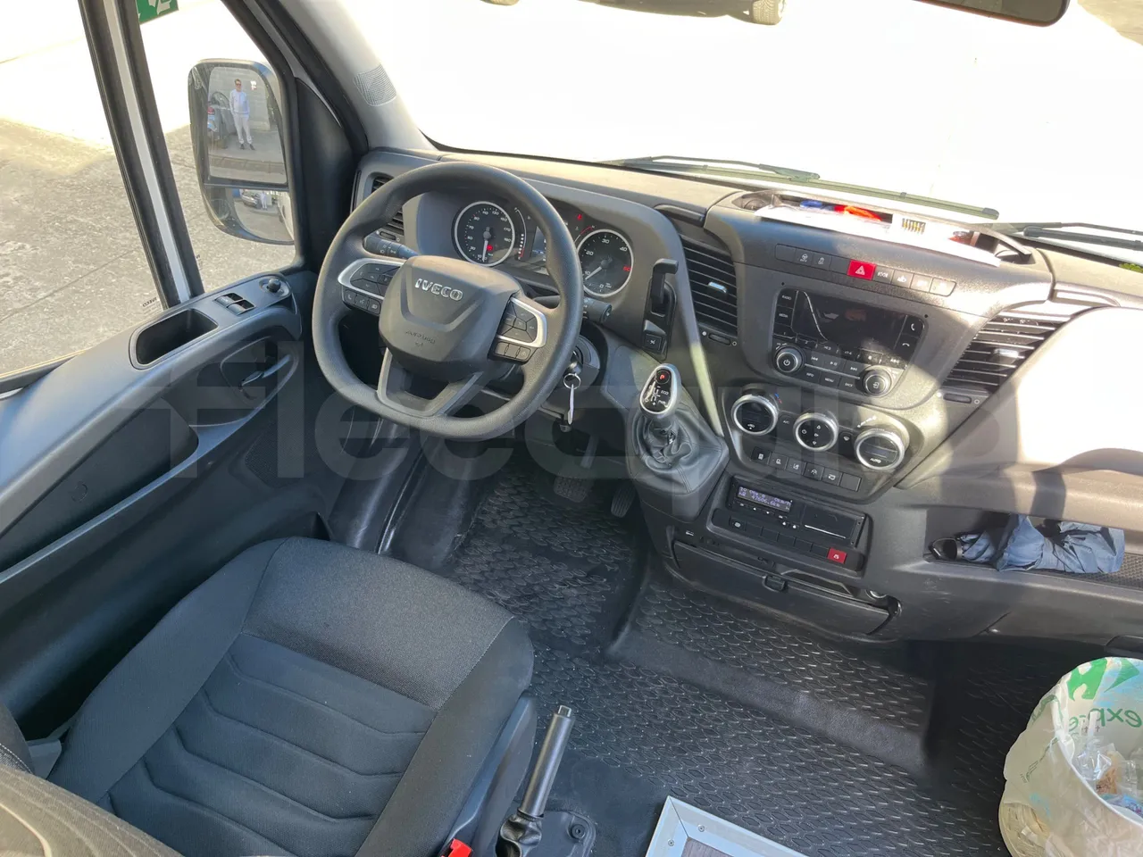 Iveco Daily   A65C18 - Euro6 - 129kW - 7.686mt - buttons panels on