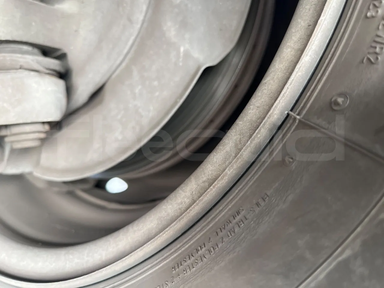 Iveco Daily   A65C18 - Euro6 - 129kW - 7.686mt - front discs left