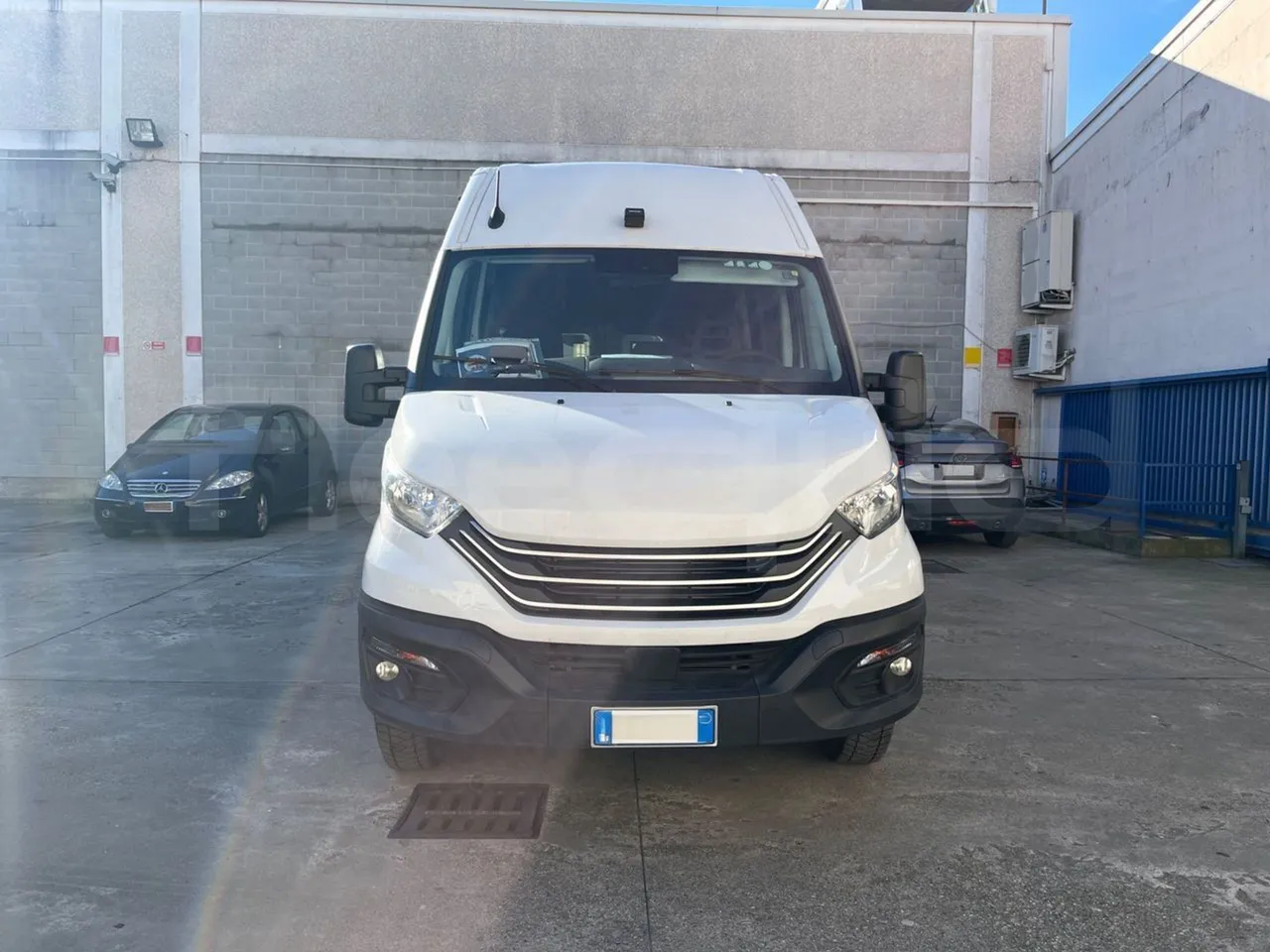 Iveco Daily   A65C18 - Euro6 - 129kW - 7.686mt - front photo
