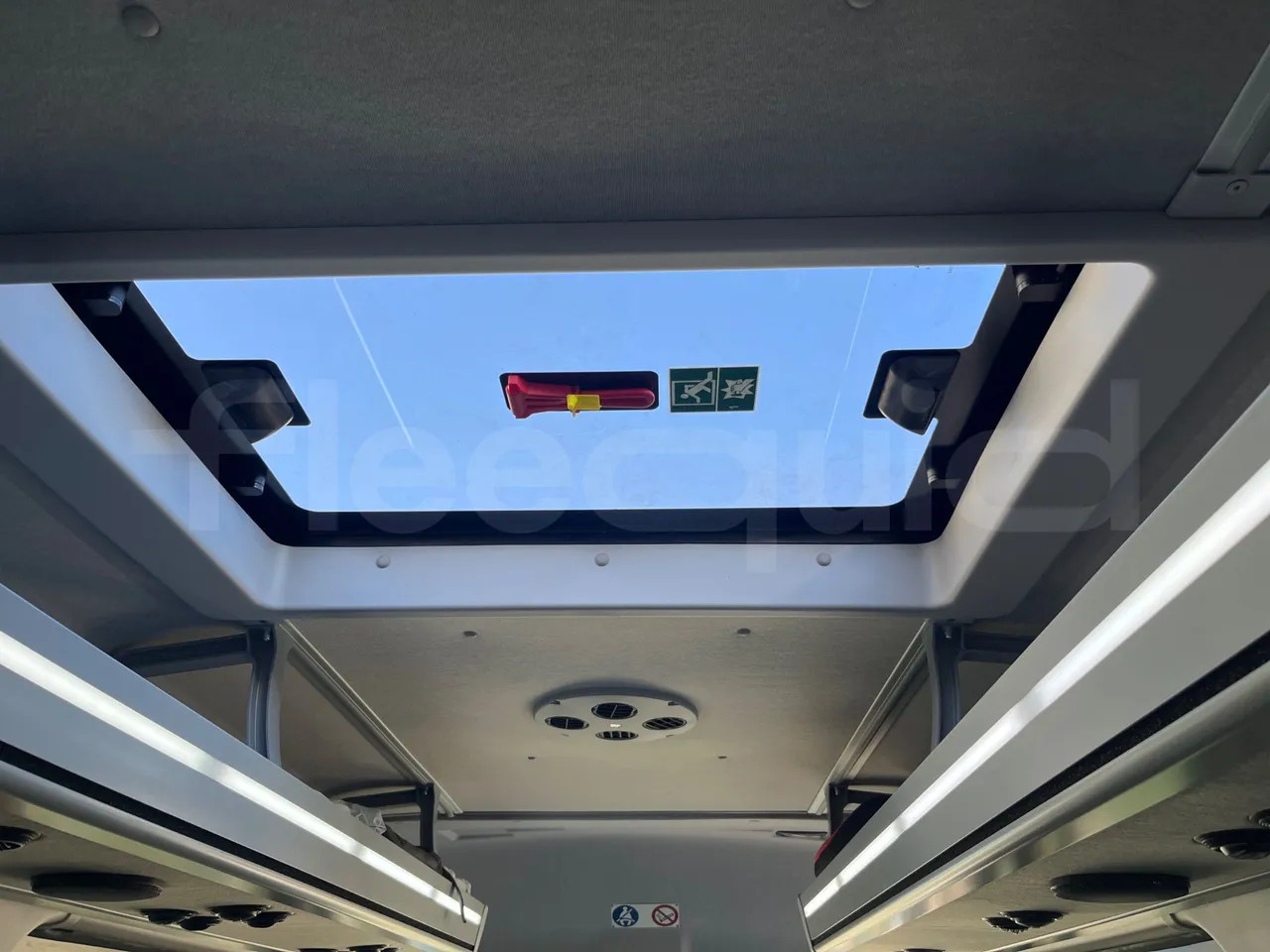 Iveco Daily   A65C18 - Euro6 - 129kW - 7.686mt - roof hatch 1