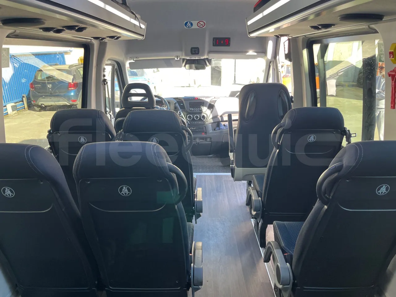 Iveco Daily   A65C18 - Euro6 - 129kW - 7.686mt - forward view middle aisle