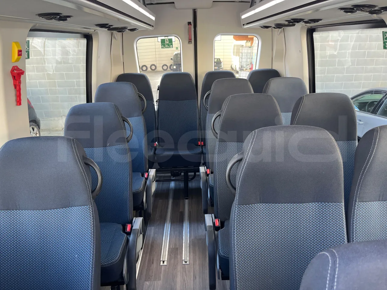 Iveco Daily   A65C18 - Euro6 - 129kW - 7.686mt - reverse view middle aisle