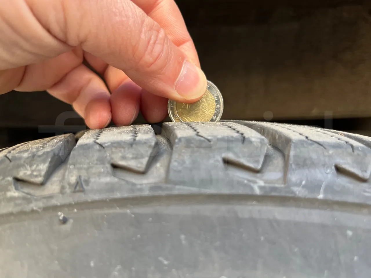 Iveco Daily   A65C18 - Euro6 - 129kW - 7.686mt - tread condition front tires left