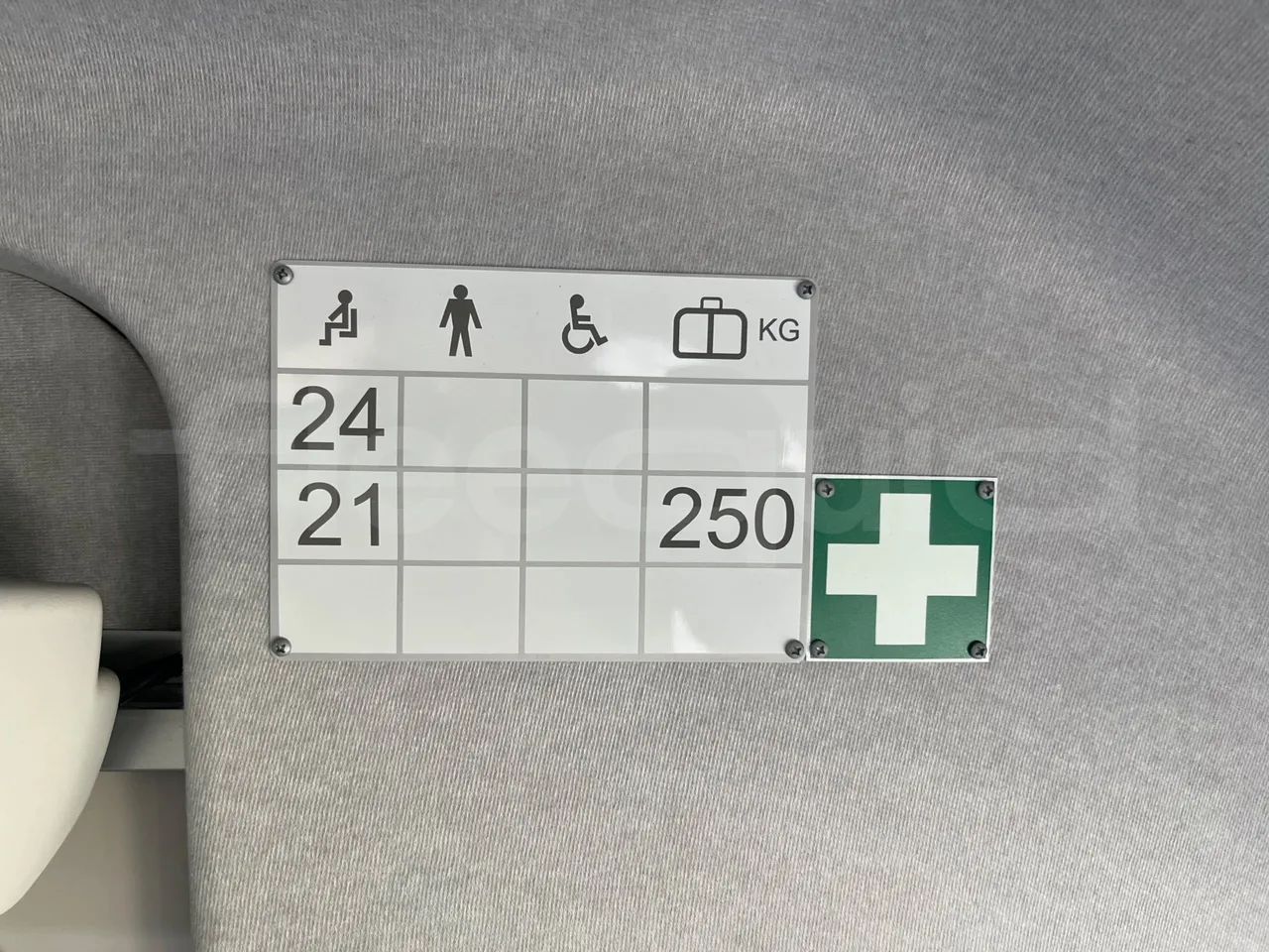 Iveco Daily   A65C18 - Euro6 - 129kW - 7.686mt - seat plate photo