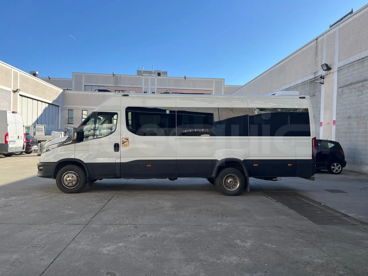 Iveco Daily   A65C18 - Euro6 - 129kW - 7.686mt - left side photo