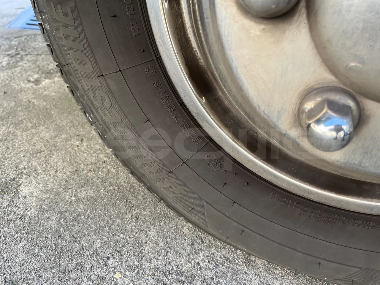Iveco Daily   A65C18 - Euro6 - 129kW - 7.686mt - front left tire measurements