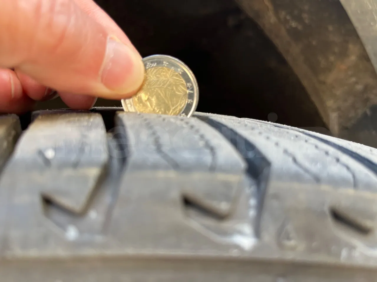 Iveco Daily   A65C18 - Euro6 - 129kW - 7.686mt - rear left tire photo