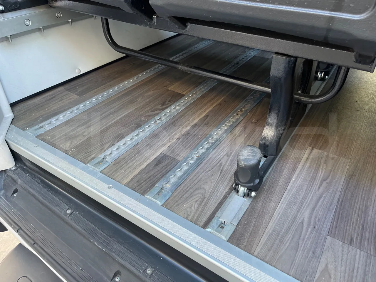 Iveco Daily   A65C18 - Euro6 - 129kW - 7.686mt - under carpet photo