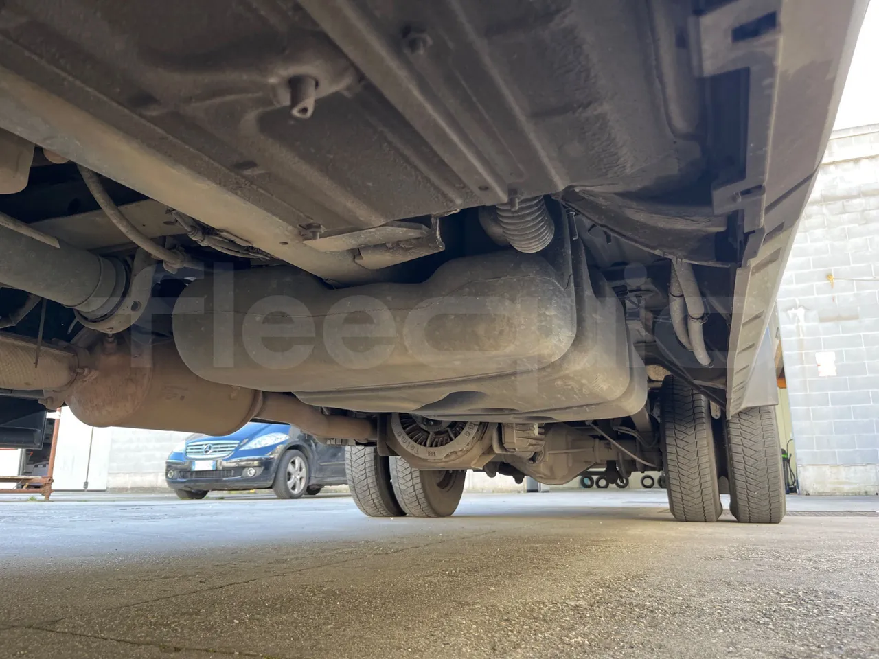 Iveco Daily   A65C18 - Euro6 - 129kW - 7.686mt - central undercarriage photo