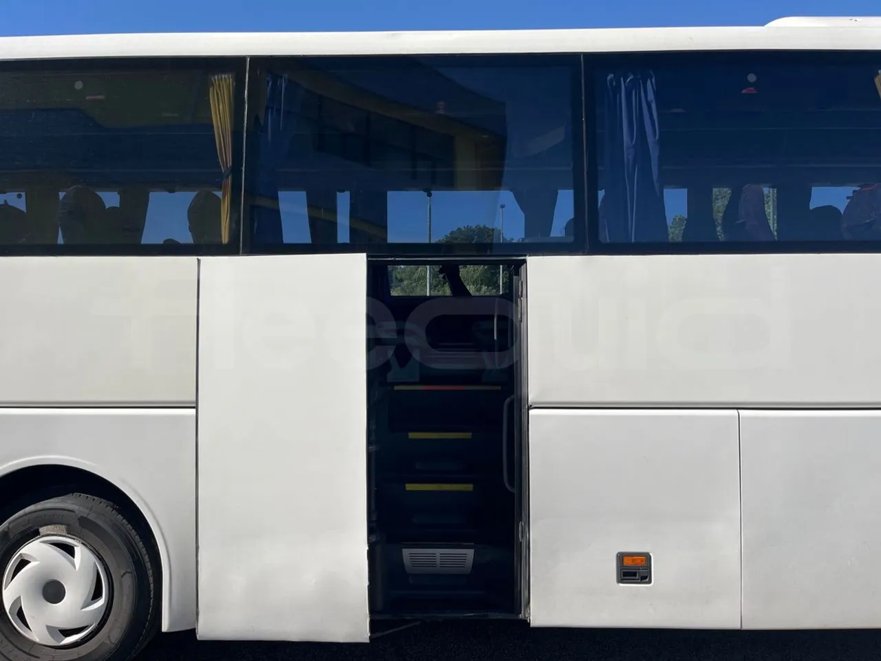 Man Lion's Coach AG R07 - EUR3 - 301kW - 12m -  D2866 LOH34 - front door 2 open
