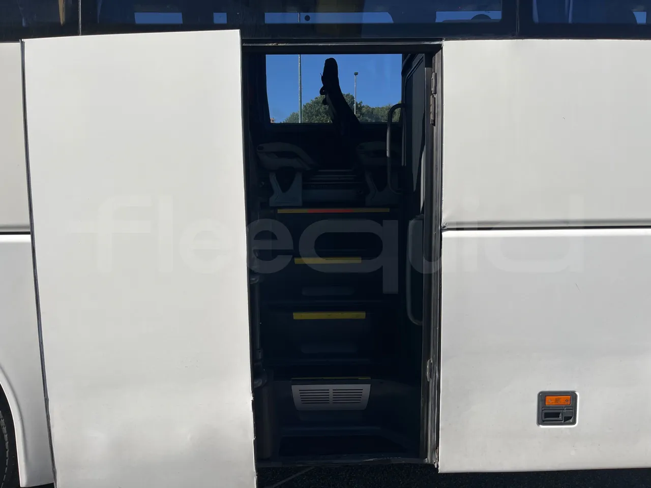 Man Lion's Coach AG R07 - EUR3 - 301kW - 12m -  D2866 LOH34 - front door 3 open