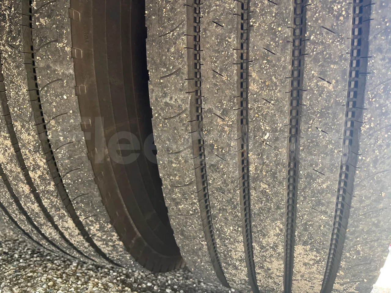 Man Lion's Coach AG R07 - EUR3 - 301kW - 12m -  D2866 LOH34 - tread condition front tires left