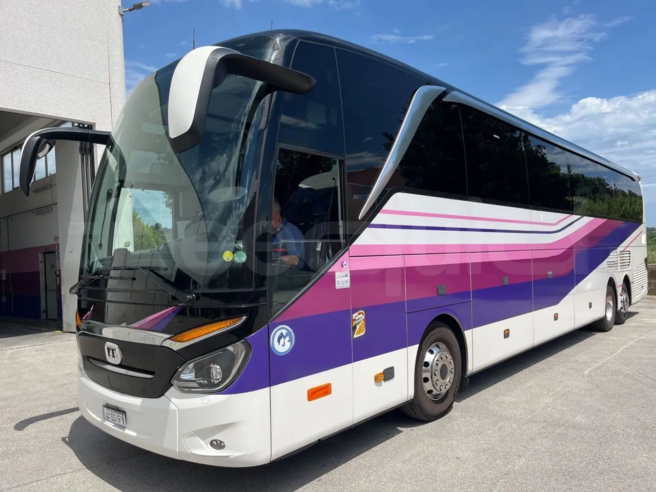 Setra S517 - 3/4 front left