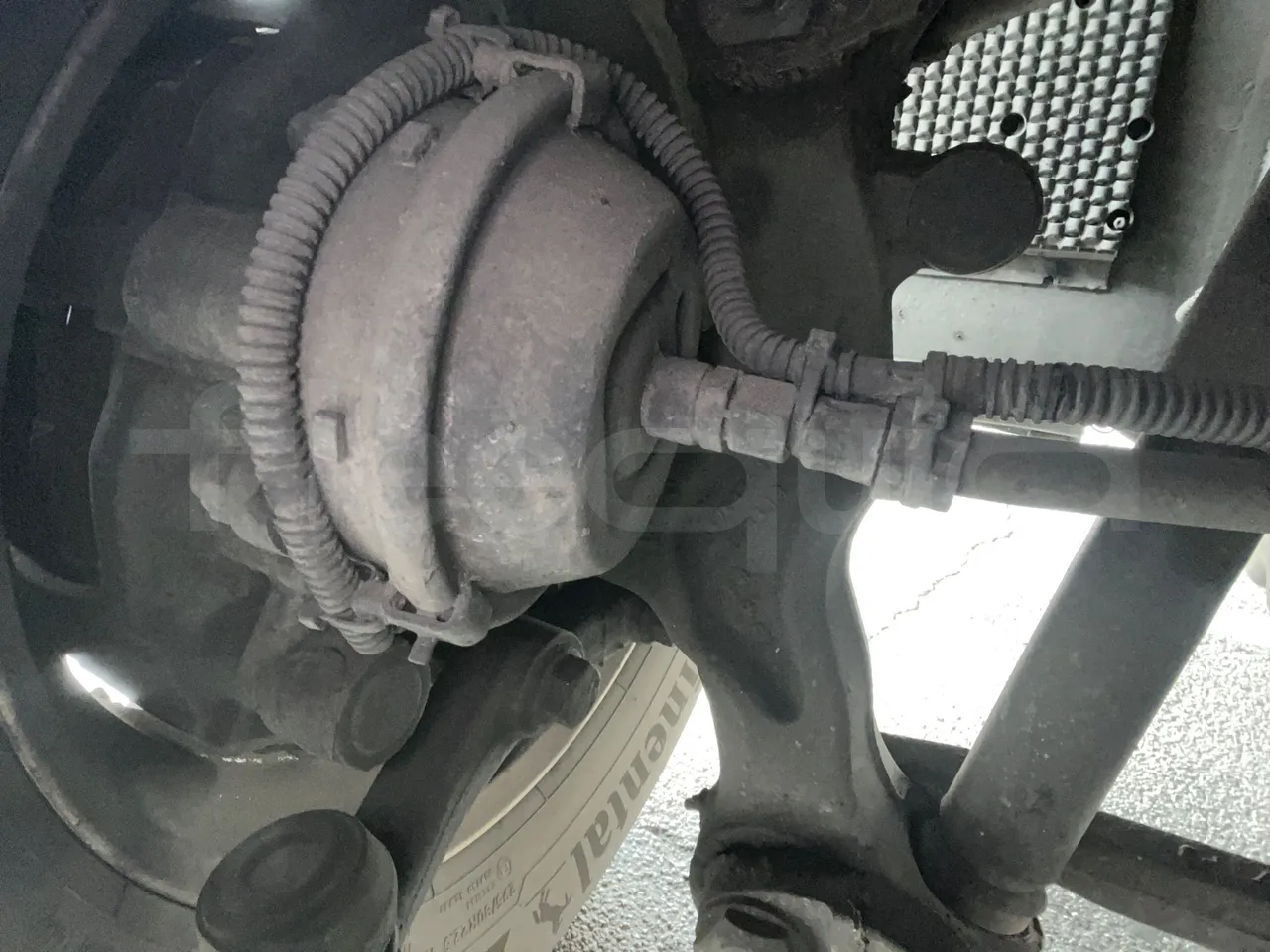 Setra S517 - axel 3 caliper brakes right