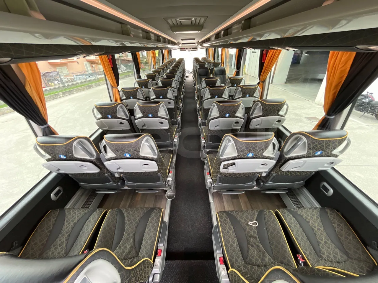 Setra S517 - forward view middle aisle