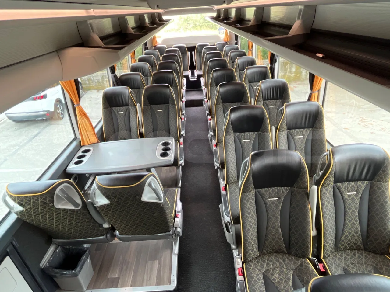 Setra S517 - reverse view middle aisle