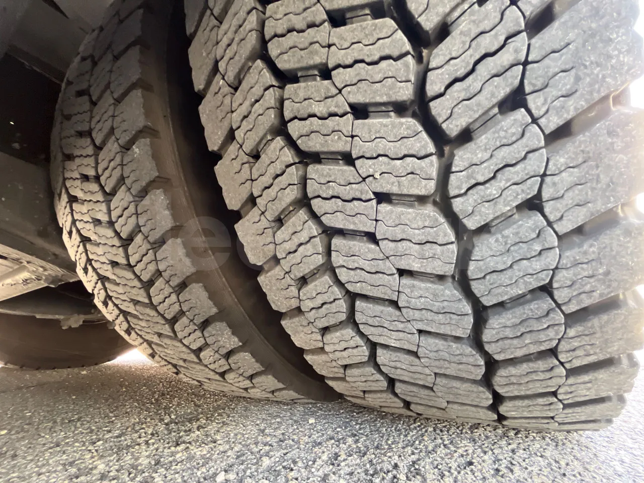 Setra S517 - tread condition front tires left