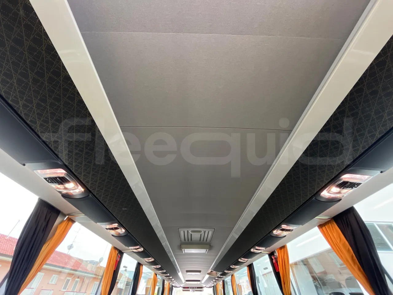 Setra S517 - overhead compartments photo