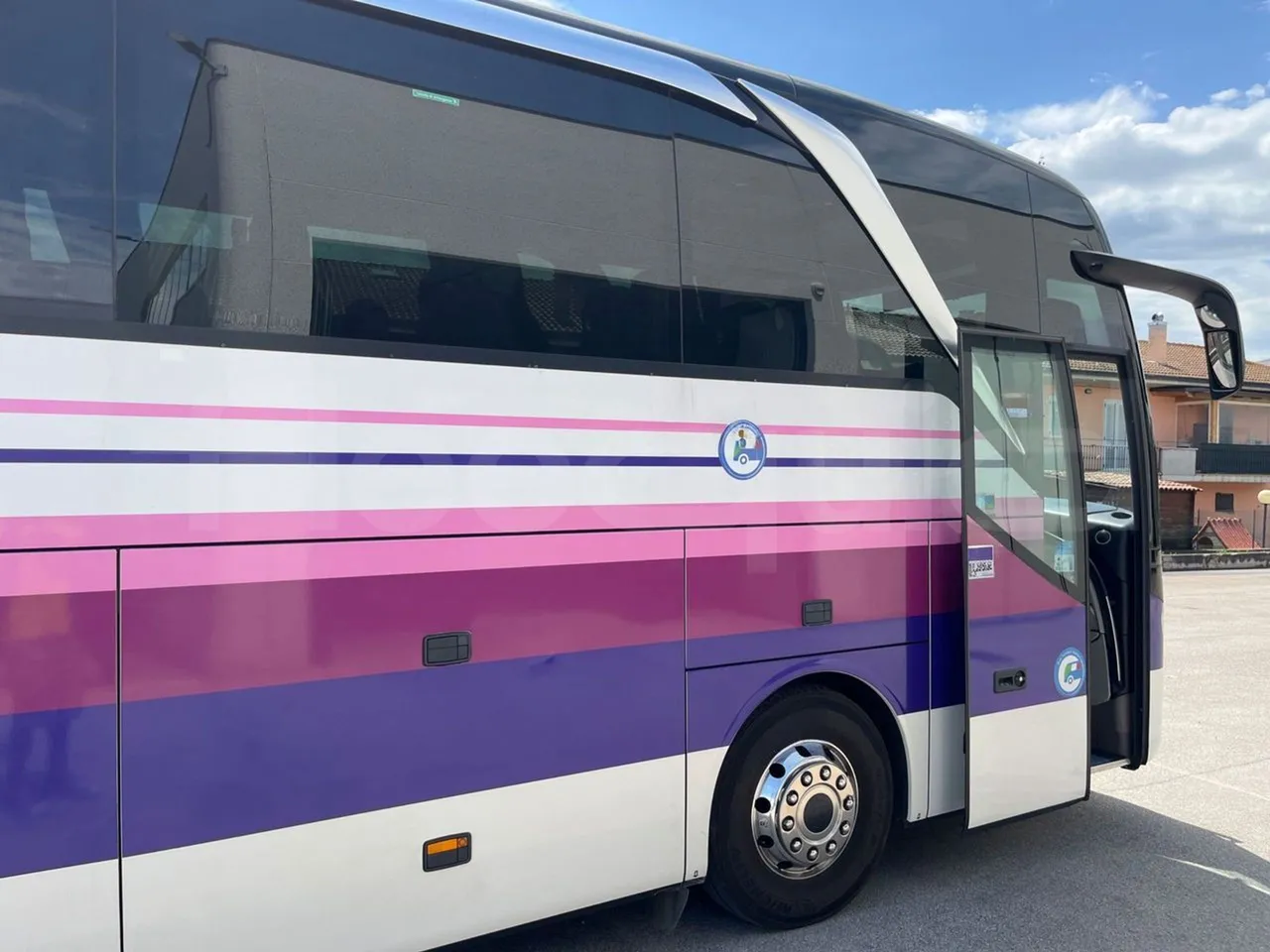 Setra S517 - platform open photo