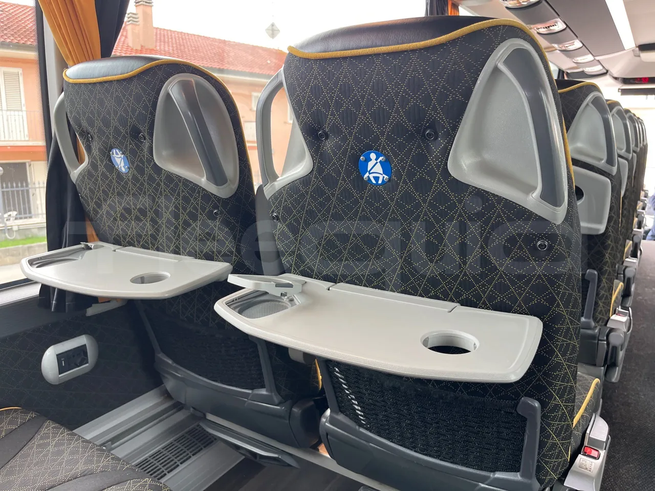 Setra S517 - table detail photo