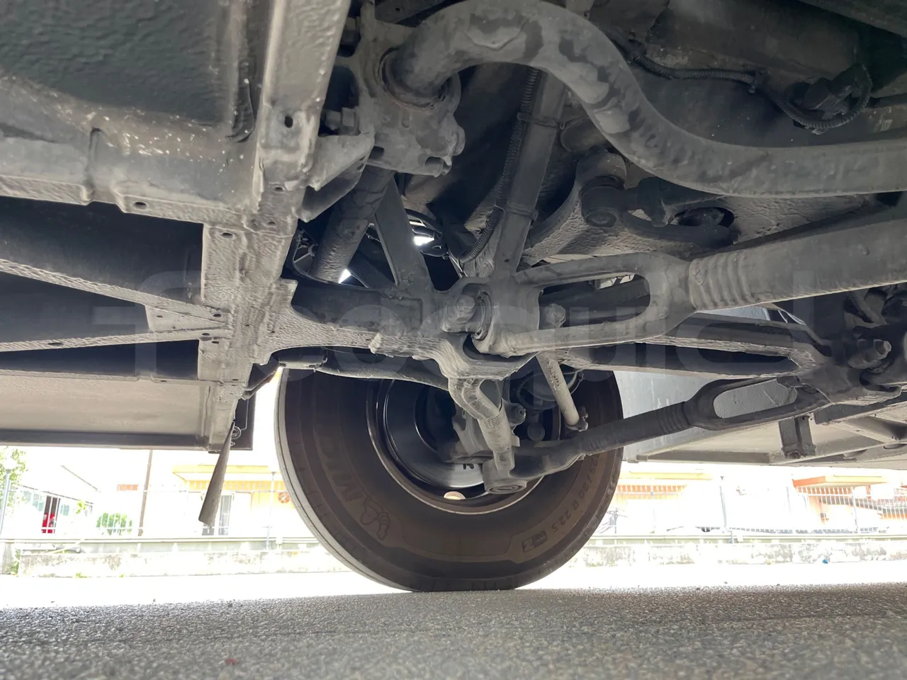 Setra S517 - front axle left side