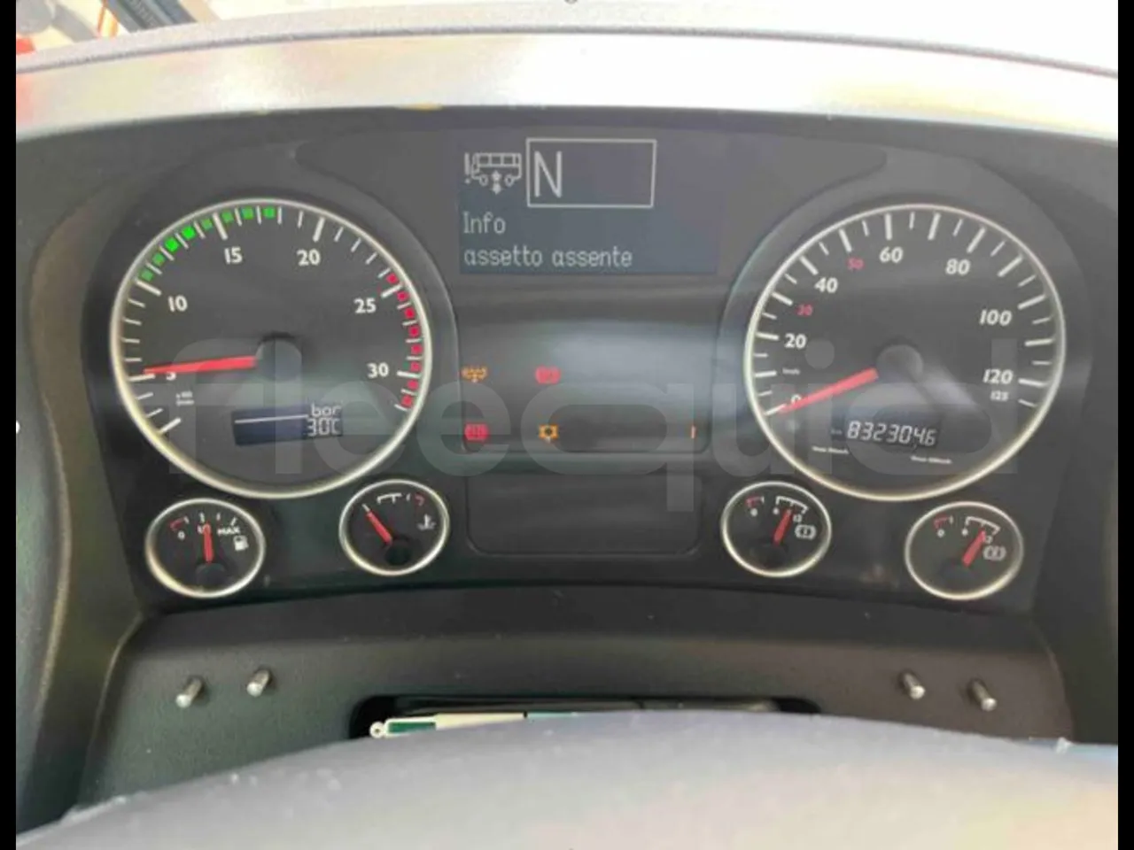 Man A20 - dashboard lights on