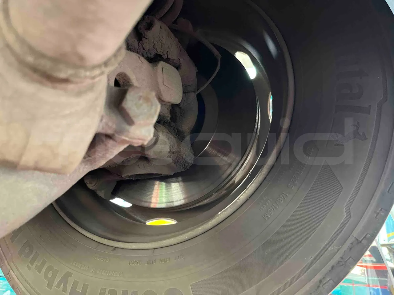 Man A20 - front discs left