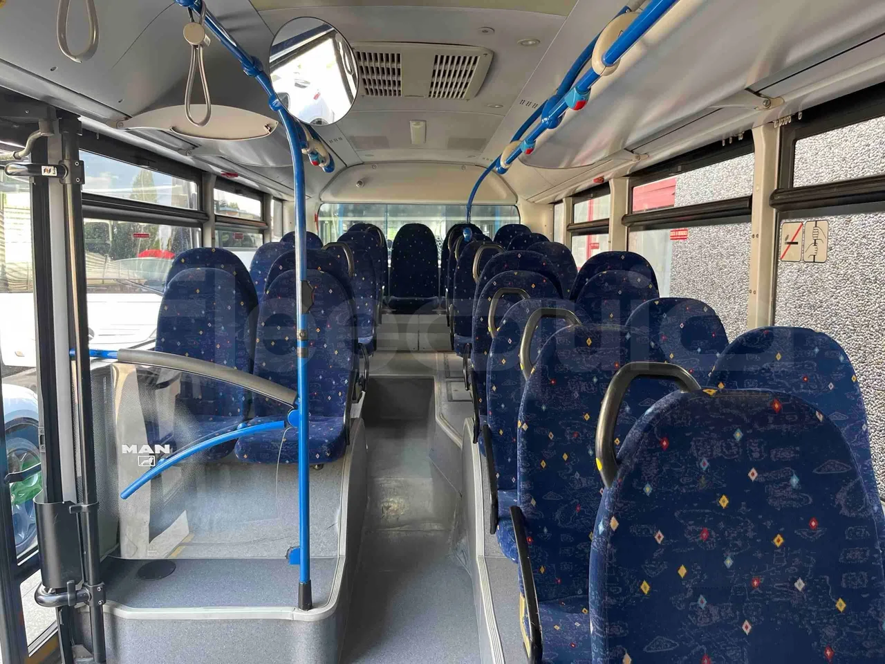 Man A20 - reverse view middle aisle