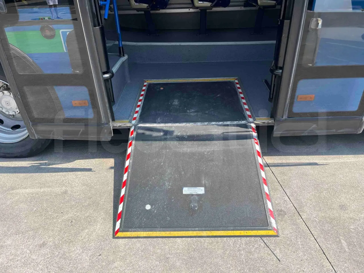 Man A20 - platform open photo