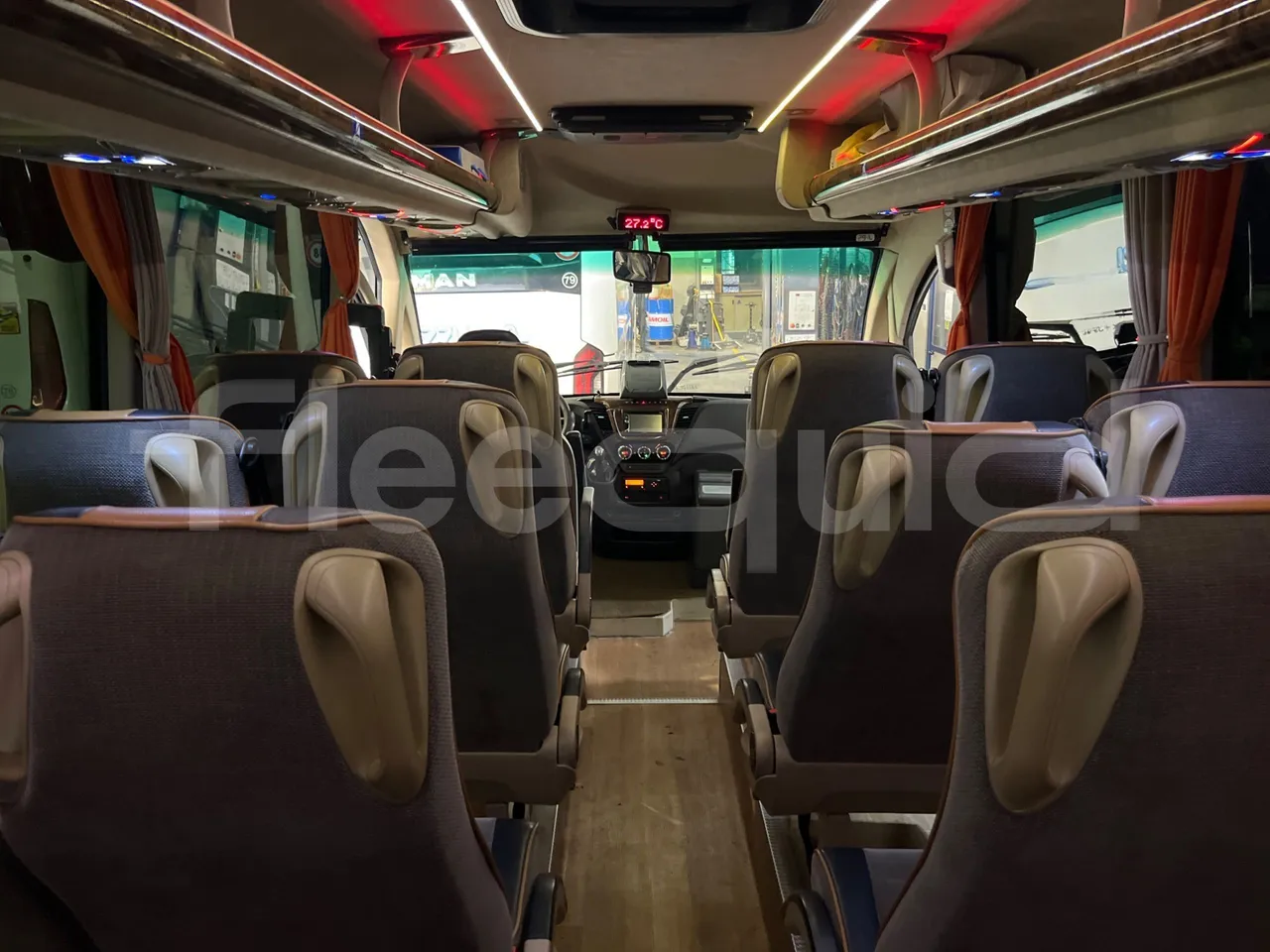 Iveco Daily DYPARRO - EUR6 - 312kW - 8.620m - forward view middle aisle