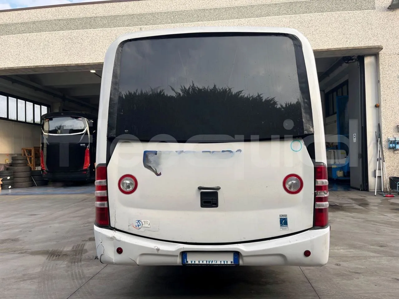 Iveco Daily DYPARRO - EUR6 - 312kW - 8.620m - rear hatch closed